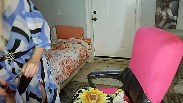 Snapshot of starandsky chatting on 03-08-26, 06:34 starandsky online show from 03-08-26, 06:34