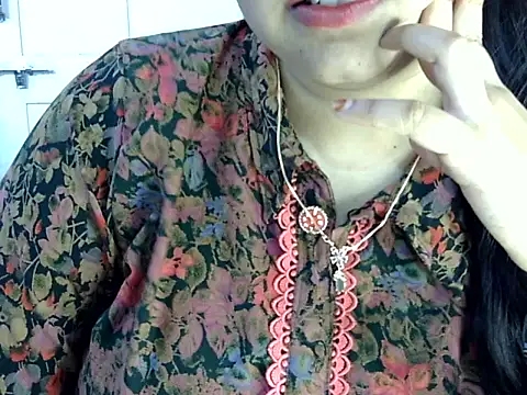 Snapshot of Cute_Aliyaa chatting on 06-13-26, 02:26 Cute Aliyaa online show from 06-13-26, 02:26