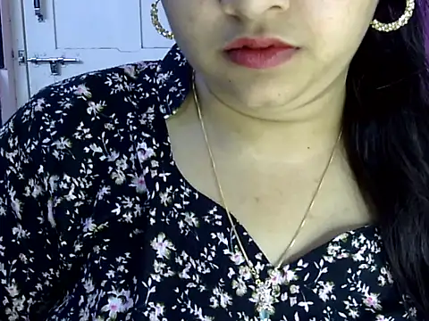 Snapshot of Cute_Aliyaa chatting on 06-23-26, 01:20 Cute Aliyaa online show from 06-23-26, 01:20