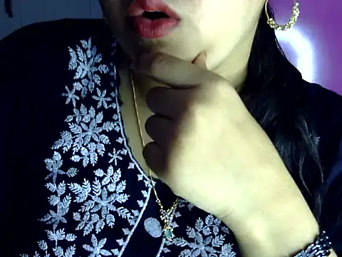 Snapshot of Cute_Aliyaa chatting on 06-30-26, 01:56 Cute Aliyaa online show from 06-30-26, 01:56