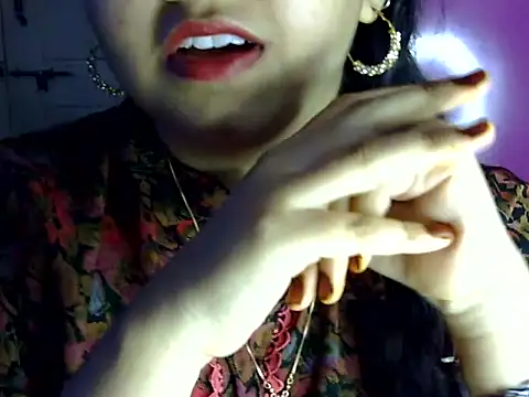 Snapshot of Cute_Aliyaa chatting on 07-05-26, 01:07 Cute Aliyaa online show from 07-05-26, 01:07