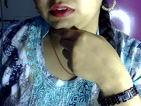 Snapshot of Cute_Aliyaa chatting on 07-09-26, 01:37 Cute Aliyaa online show from 07-09-26, 01:37