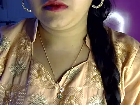 Snapshot of Cute_Aliyaa chatting on 07-11-26, 12:52 Cute Aliyaa online show from 07-11-26, 12:52