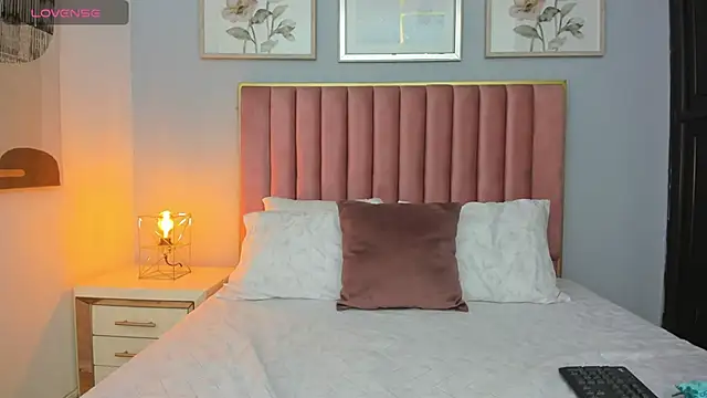 MarianaScott  online show from 04-15-26, 12:23