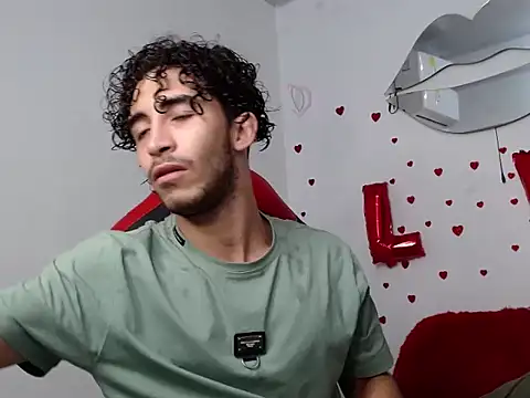 Snapshot of Caius_fox chatting on 03-11-26, 11:27 Caius fox online show from 03-11-26, 11:27