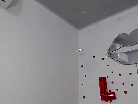 Snapshot of Caius_fox chatting on 03-12-26, 12:33 Caius fox online show from 03-12-26, 12:33