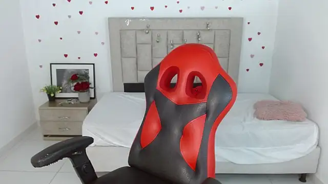 Snapshot of Caius_fox chatting on 03-30-26, 01:23 Caius fox online show from 03-30-26, 01:23