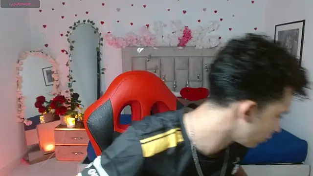 Snapshot of Caius_fox chatting on 04-05-26, 11:29 Caius fox online show from 04-05-26, 11:29