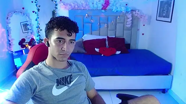 Snapshot of Caius_fox chatting on 04-07-26, 11:32 Caius fox online show from 04-07-26, 11:32