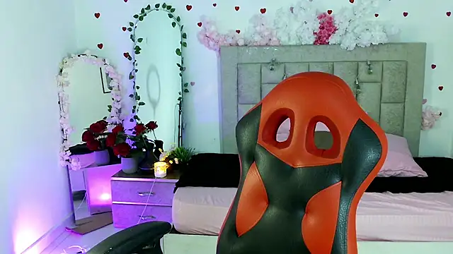 Snapshot of Caius_fox chatting on 04-12-26, 01:27 Caius fox online show from 04-12-26, 01:27