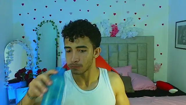 Snapshot of Caius_fox chatting on 04-13-26, 11:27 Caius fox online show from 04-13-26, 11:27