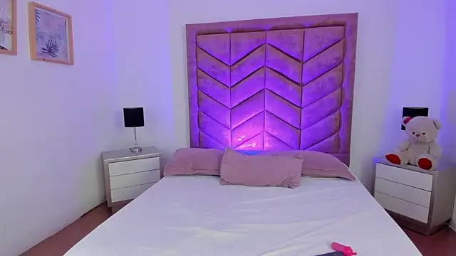 Zoe Banx online show from 04-17-26, 05:43