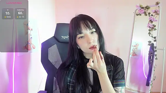 AliceeinWonderlanddd online show from 07-12-26, 02:24