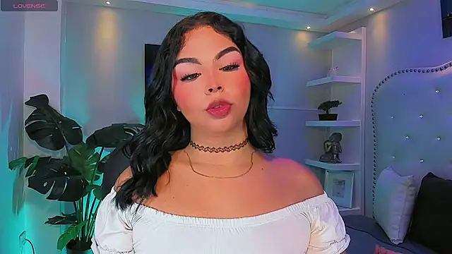 Snapshot of Maia_Hotts chatting on 07-16-26, 08:04 Maia Hotts online show from 07-16-26, 08:04