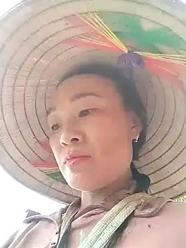 Snapshot of Neoone_1 chatting on 05-15-26, 01:12 Neoone 1 online show from 05-15-26, 01:12