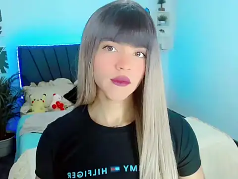 ZoeSchmmit online show from 06-24-26, 04:06