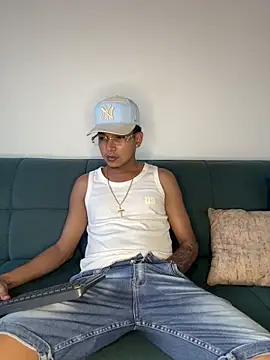 Snapshot of paulhot11 chatting on 04-12-26, 10:26 paulhot11 online show from 04-12-26, 10:26