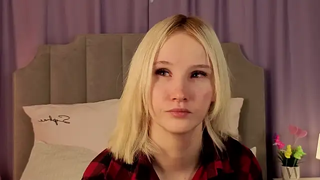 CrystalLili online show from 04-18-26, 02:26