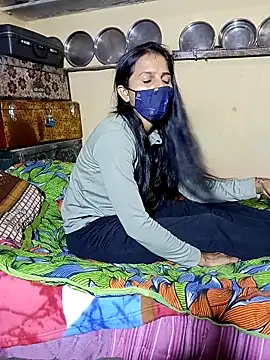 Snapshot of bharticouple chatting on 02-01-26, 04:05 bharticouple online show from 02-01-26, 04:05