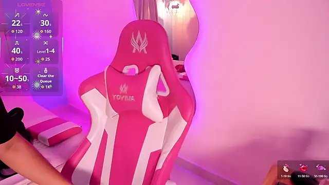 Snapshot of LOU_22_ chatting on 04-11-26, 11:47 LOU 22 online show from 04-11-26, 11:47