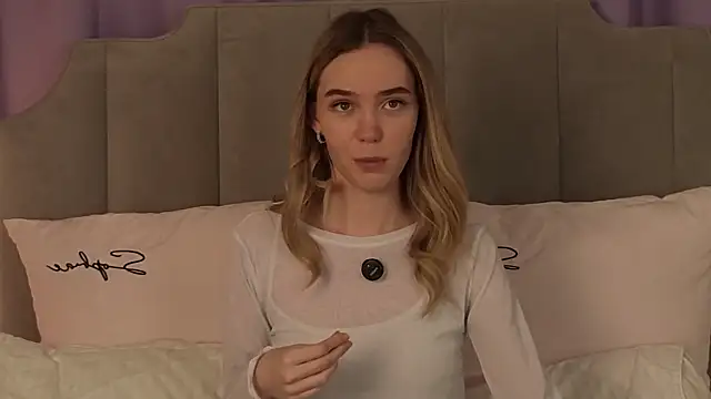 NikkiRyx online show from 04-15-26, 07:58