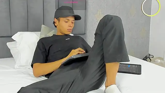 Alejandroo Montenegro online show from 03-16-26, 02:39