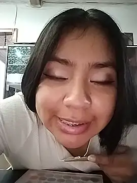Snapshot of Noa_Baker chatting on 05-19-26, 12:11 Noa Baker online show from 05-19-26, 12:11