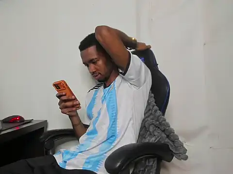 Snapshot of Kofi_exotic_2 chatting on 06-07-26, 10:24 Kofi exotic 2 online show from 06-07-26, 10:24