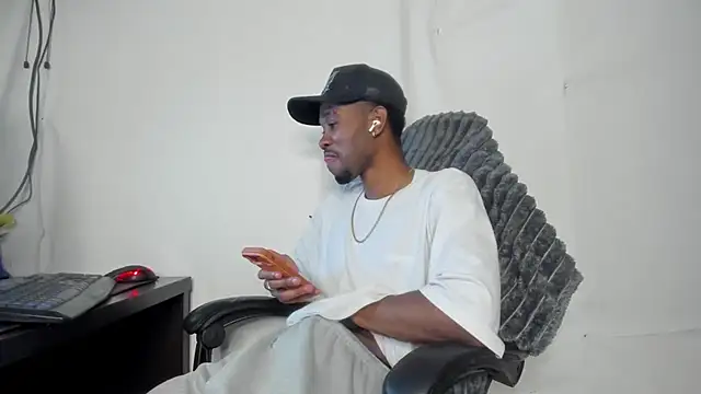 Snapshot of Kofi_exotic_2 chatting on 07-15-26, 02:39 Kofi exotic 2 online show from 07-15-26, 02:39
