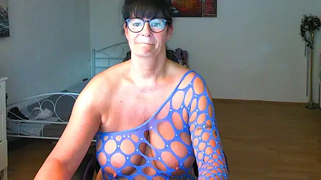 Snapshot of Sylly chatting on 05-31-26, 05:26 Sylly online show from 05-31-26, 05:26