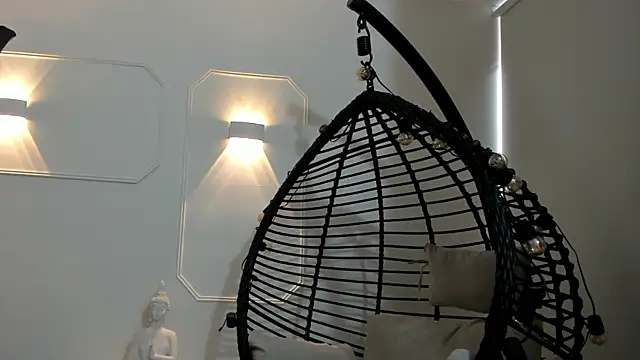 Snapshot of Emily_bruss chatting on 06-18-26, 08:46 Emily bruss online show from 06-18-26, 08:46