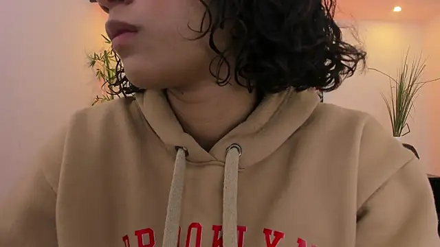 Snapshot of Emily_bruss chatting on 07-11-26, 09:27 Emily bruss online show from 07-11-26, 09:27