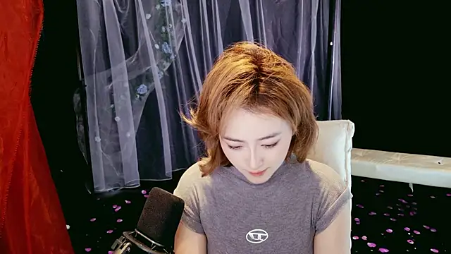 Lady-Mia777 online show from 04-02-26, 02:53