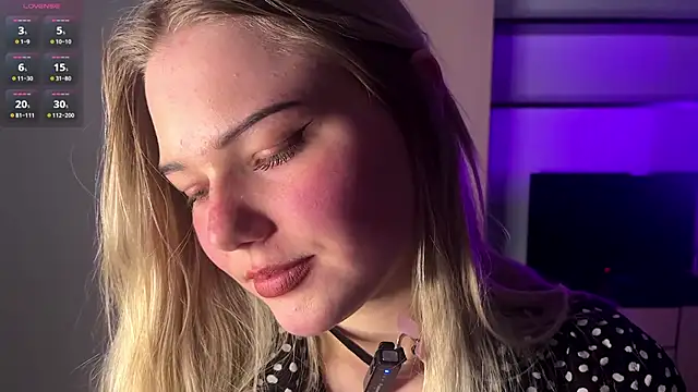 Snapshot of Velmiora chatting on 04-15-26, 04:36 Velmiora online show from 04-15-26, 04:36