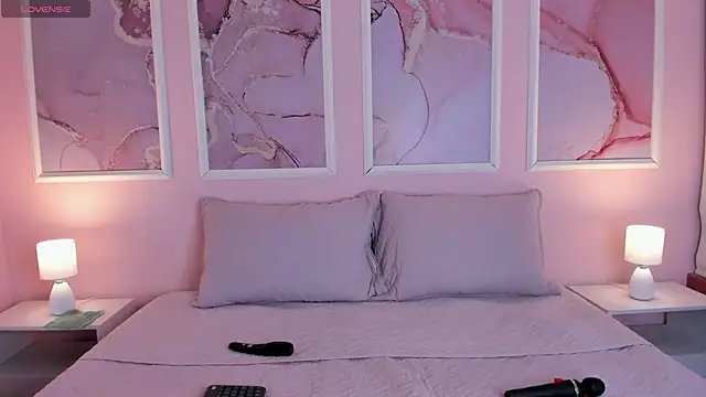 Kennya Rodriguez online show from 10-21-25, 03:51