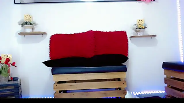 NathalialLooes online show from 03-16-26, 05:44