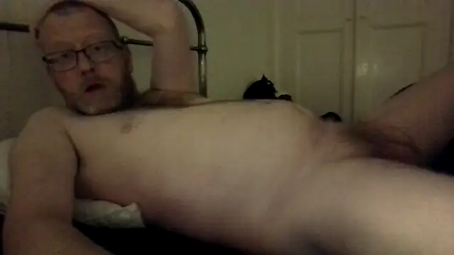 Snapshot of UnshodSixties chatting on 04-19-26, 11:51 UnshodSixties online show from 04-19-26, 11:51