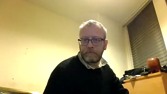 Snapshot of UnshodSixties chatting on 05-19-26, 08:15 UnshodSixties online show from 05-19-26, 08:15