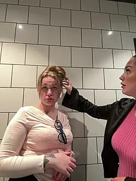 nikkiuk online show from 02-21-26, 08:32