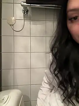 nikkiuk online show from 02-22-26, 09:41