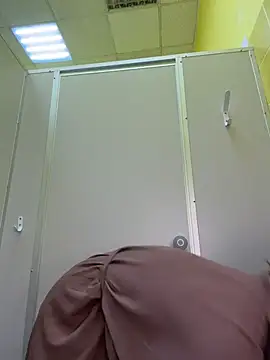 Snapshot of StreetSquirt chatting on 07-16-26, 04:07 StreetSquirt online show from 07-16-26, 04:07