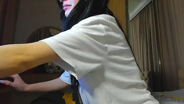 Lesyalisss online show from 05-14-26, 10:38