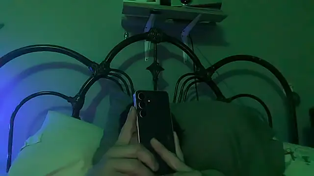 Snapshot of TrndSettr chatting on 07-13-26, 08:50 TrndSettr online show from 07-13-26, 08:50
