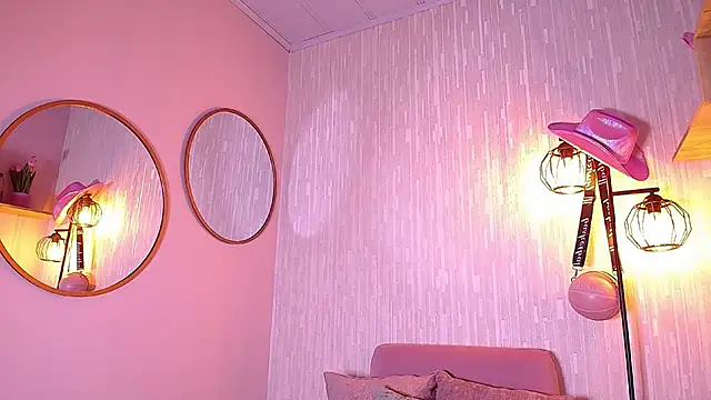 Snapshot of Kitty_madness chatting on 07-15-26, 03:39 Kitty madness online show from 07-15-26, 03:39