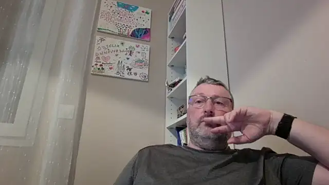 Snapshot of doudou310 chatting on 03-06-26, 04:53 doudou310 online show from 03-06-26, 04:53