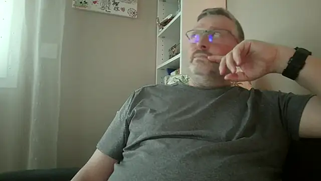 Snapshot of doudou310 chatting on 03-20-26, 05:40 doudou310 online show from 03-20-26, 05:40