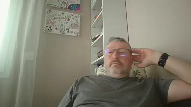 Snapshot of doudou310 chatting on 03-21-26, 05:45 doudou310 online show from 03-21-26, 05:45