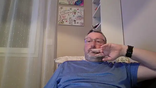 Snapshot of doudou310 chatting on 03-23-26, 04:27 doudou310 online show from 03-23-26, 04:27