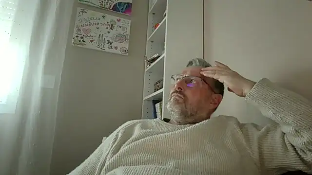 Snapshot of doudou310 chatting on 03-26-26, 05:18 doudou310 online show from 03-26-26, 05:18