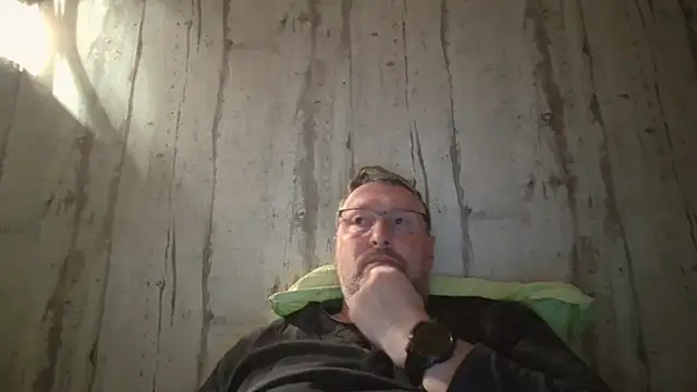 Snapshot of doudou310 chatting on 04-06-26, 05:19 doudou310 online show from 04-06-26, 05:19